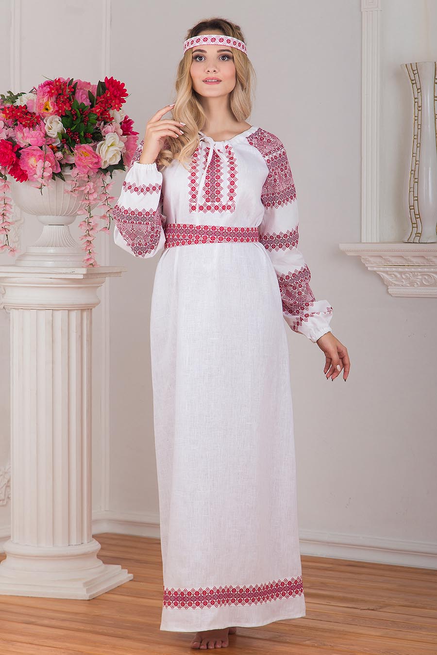 Women in Slavic costumes in Yerevan