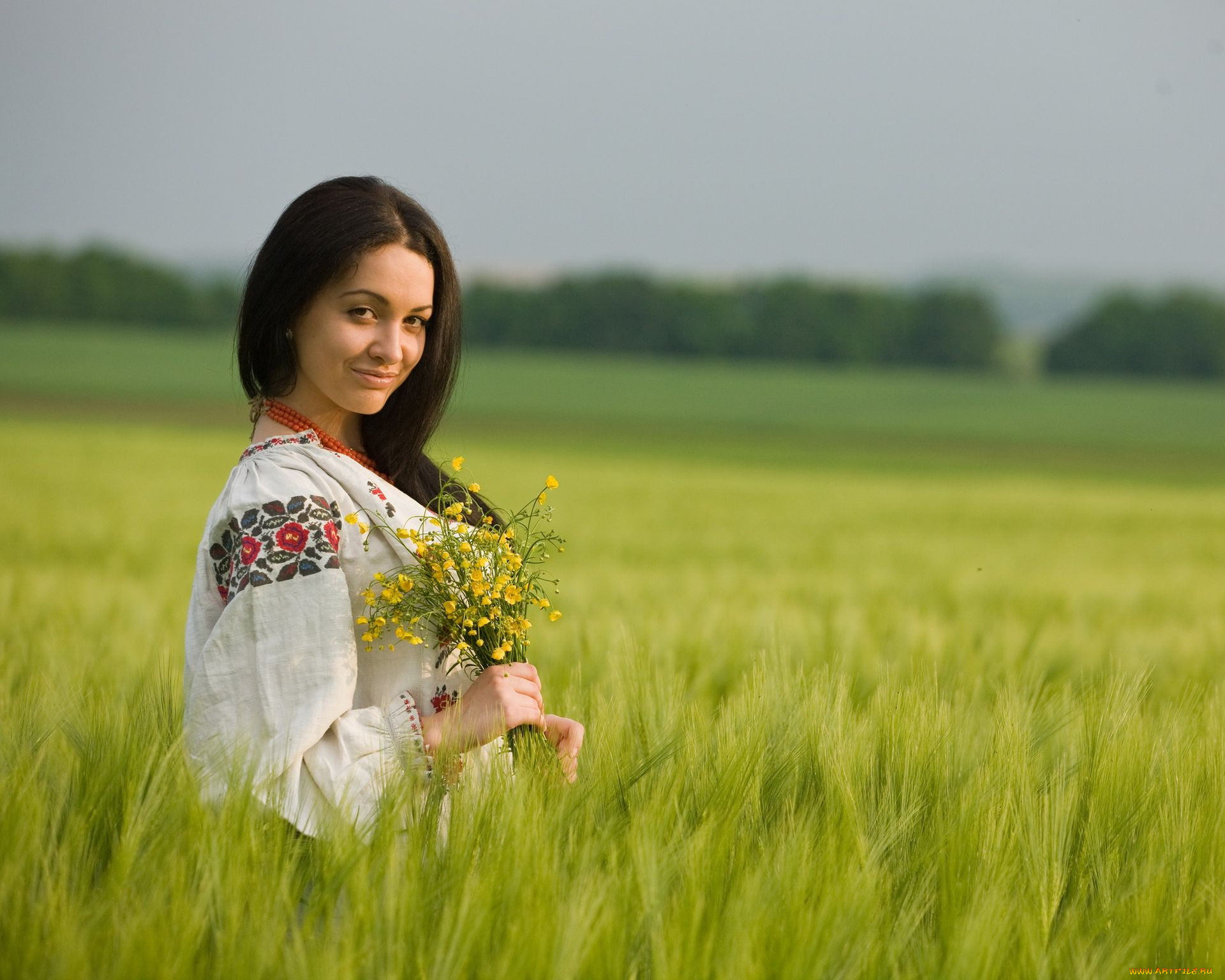 Women in Slavic costumes in Yerevan