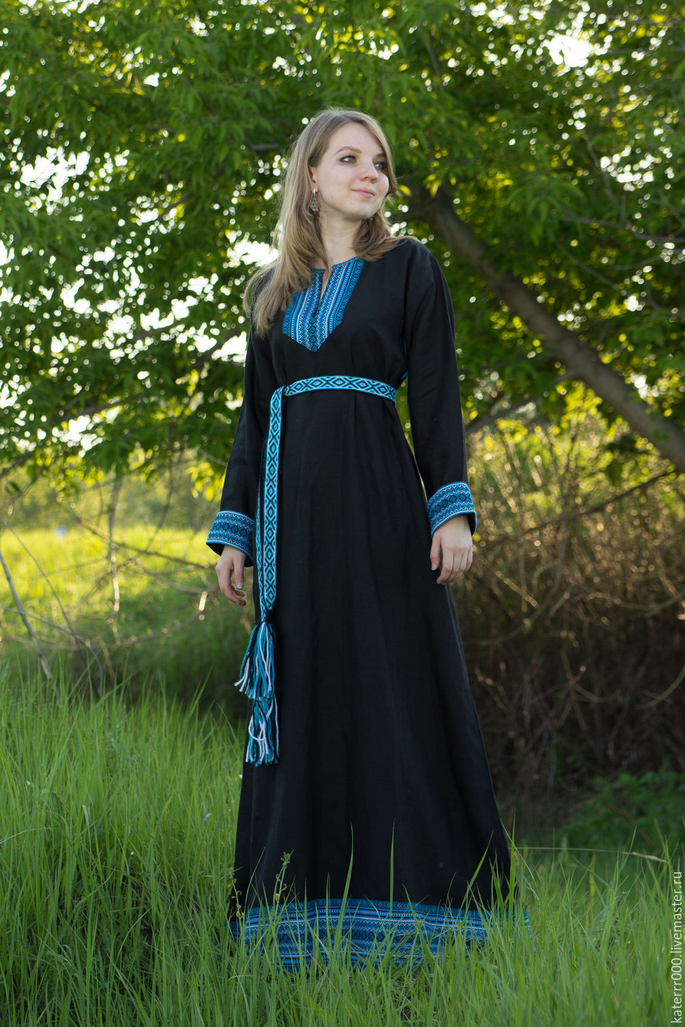 Women in Slavic costumes in Yerevan