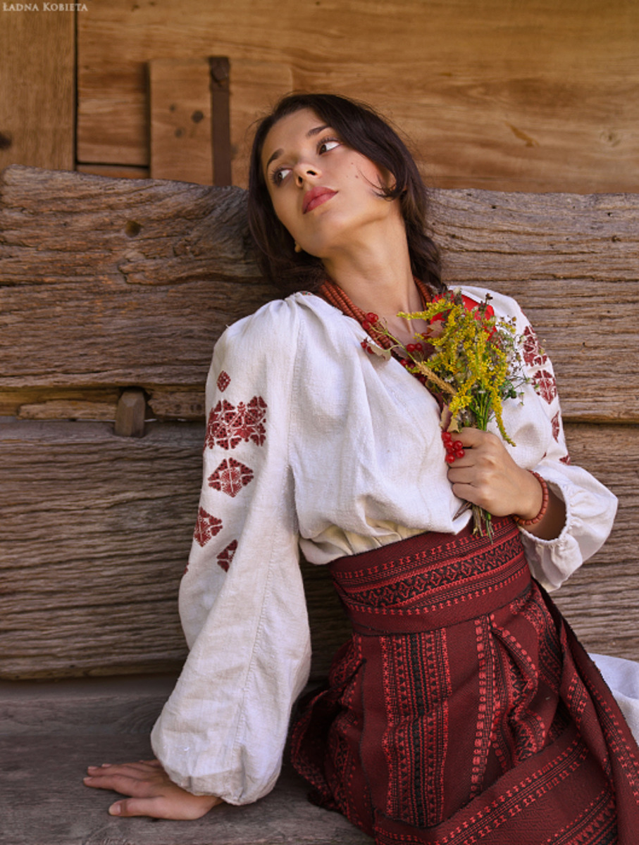 Girls in Slavic costumes in Yerevan